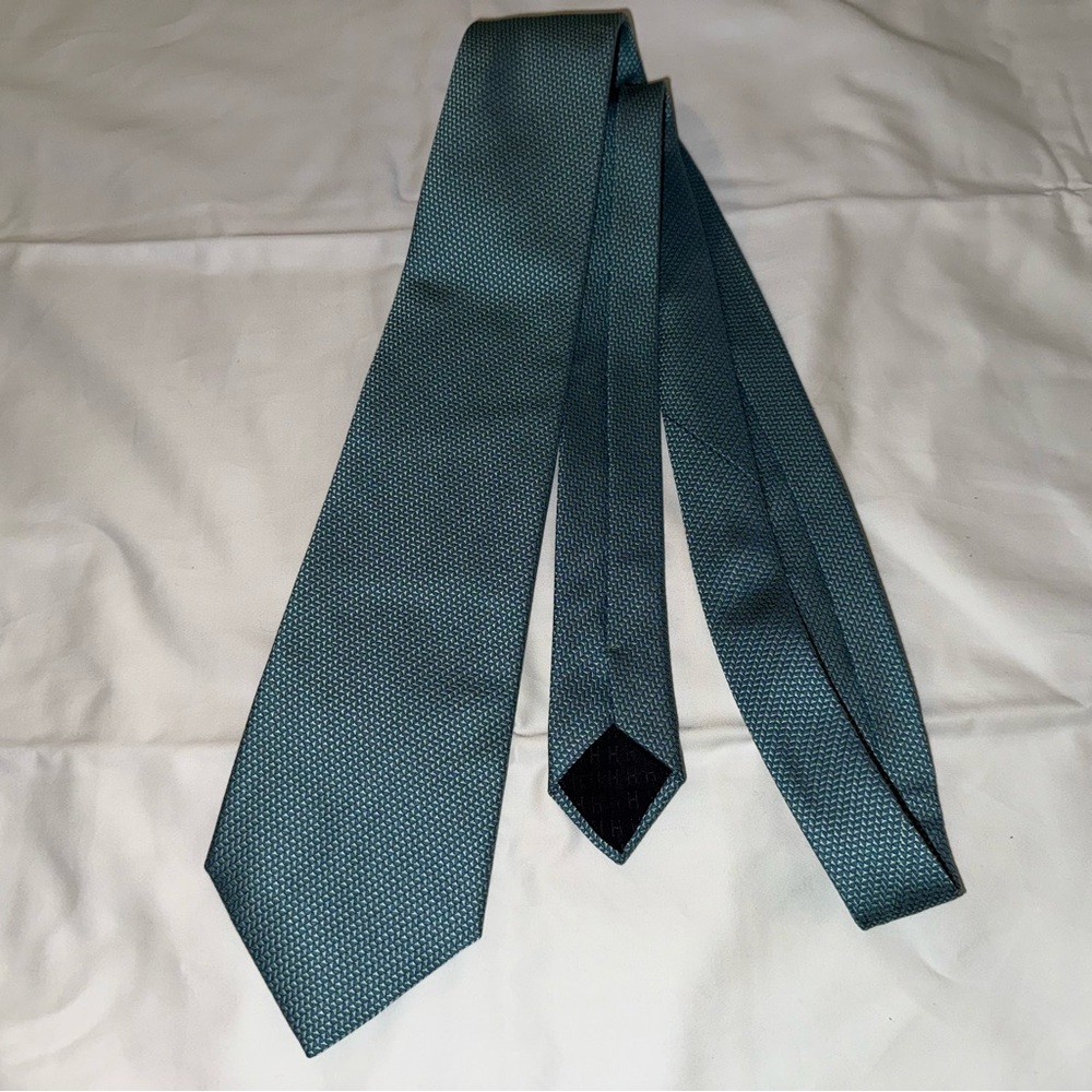 Hermes men’s 100% silk tie